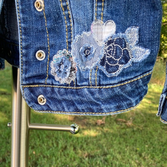 Place: Girl’s 18 months Jean jacket with appliqués. - Picture 4 of 8